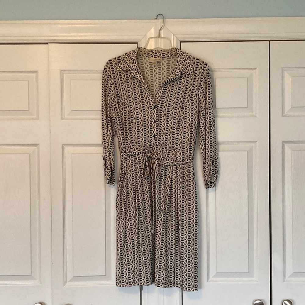 Kenar casual/business dress.